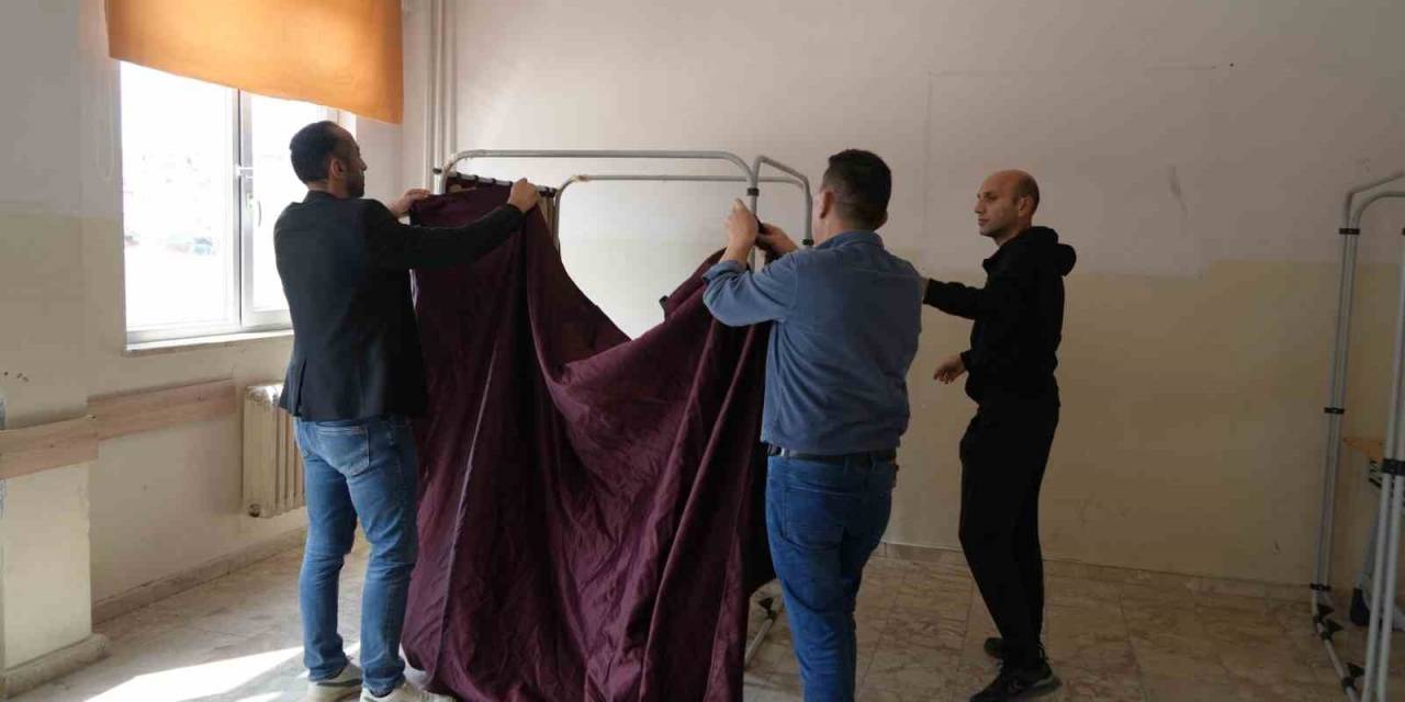 Kastamonu’da Sınıflar Temizlendi, Sandıklar Kuruldu