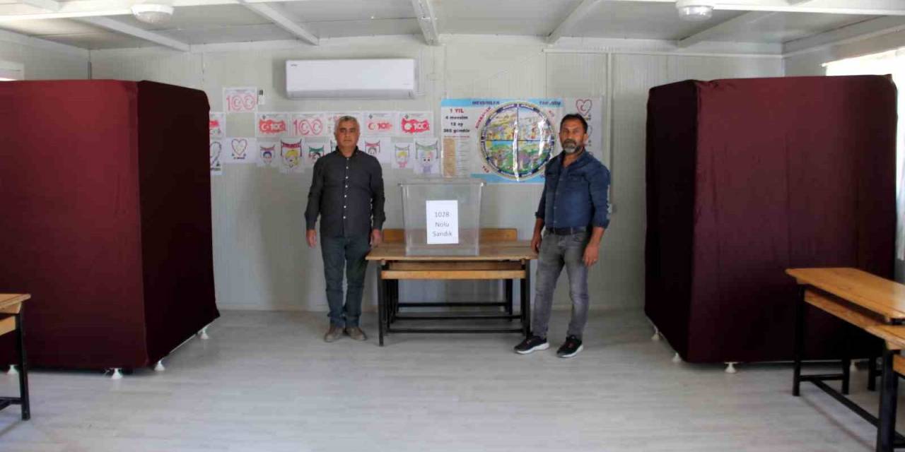 Adıyaman’da Sınıflar Temizlendi, Sandıklar Kuruldu