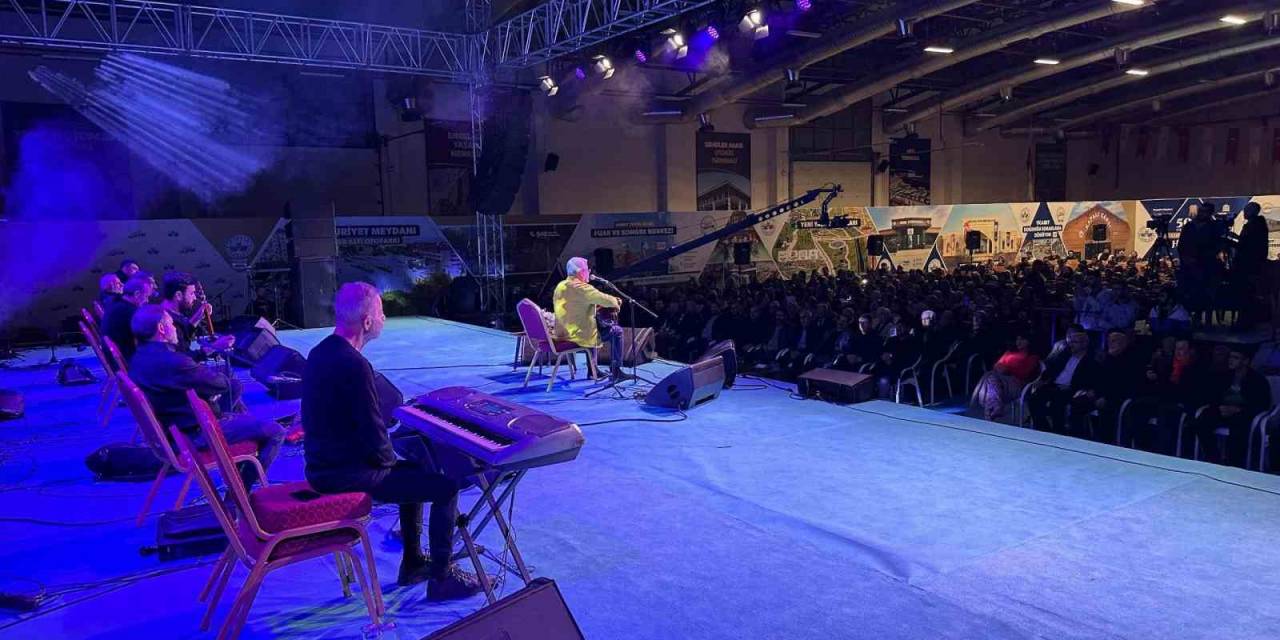 Esat Kabaklı Elazığlılarla Buluştu