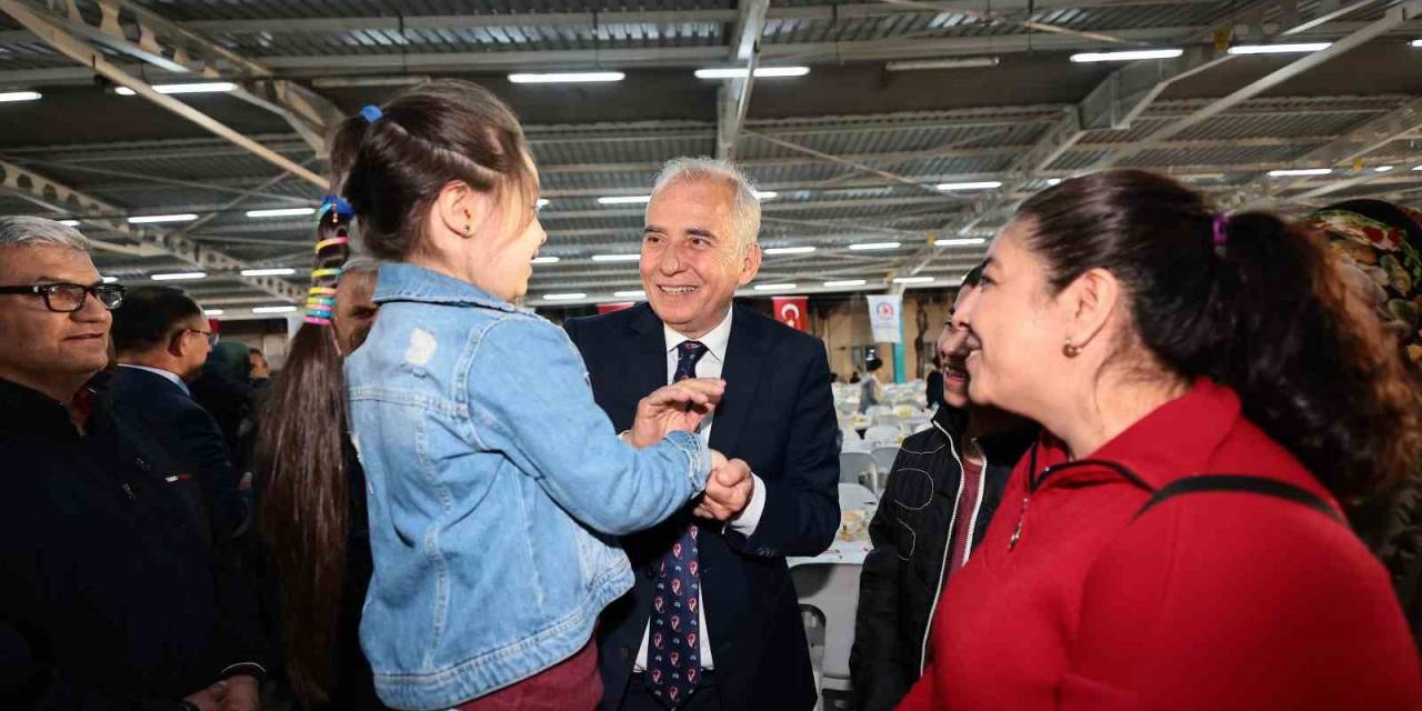 Denizli Büyükşehir’in Geleneksel İftar Sofrası Muratdede’de Kuruldu