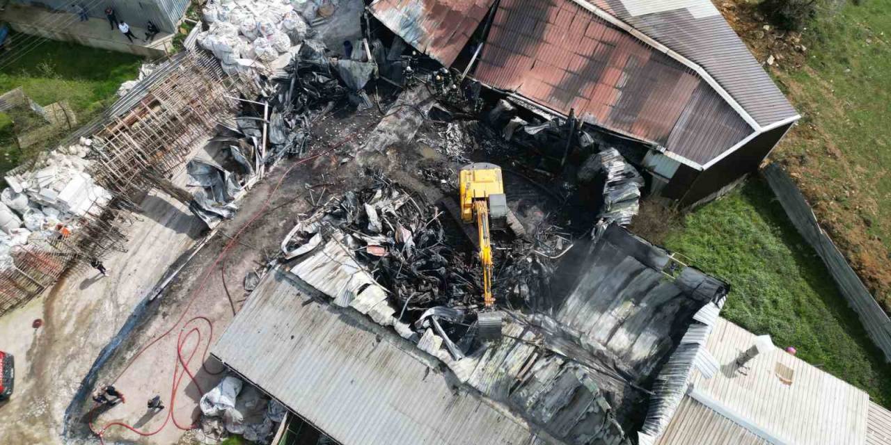 Isı Yalıtım Malzemeleri Üreten Fabrika Küle Döndü