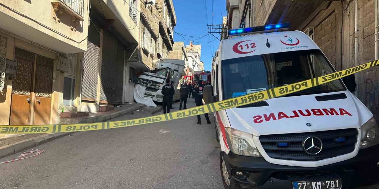 Gaziantep’te Feci Kaza: Freni Boşalan Tırın Ezdiği Kadın Hayatını Kaybetti