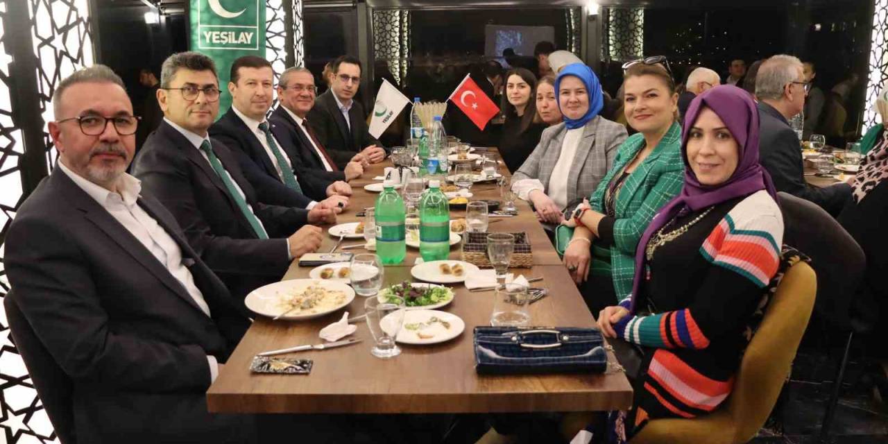 Yeşilay Gönüllüleri İftar Programında Bir Araya Geldi