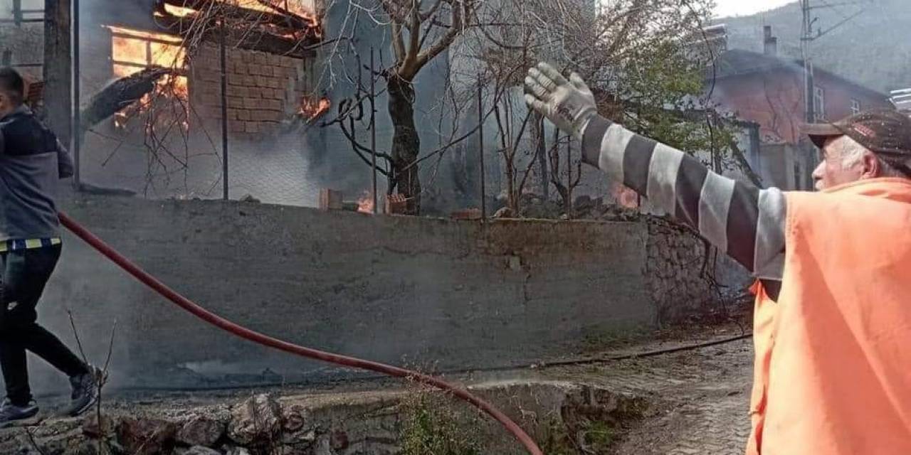 Kargı’da Yangın: 6 Ev Yandı