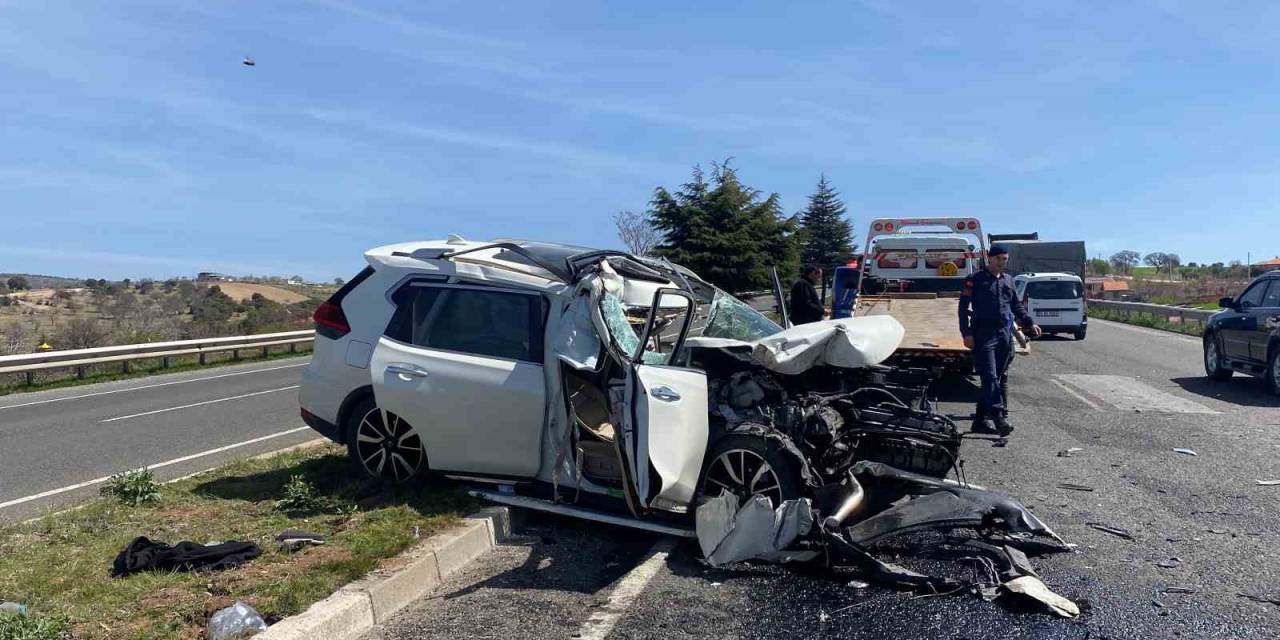 Uşak’ta Meydana Gelen Kazada Baba Ve Kızı Yaralandı