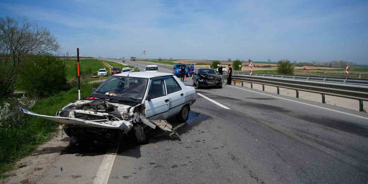 Edirne’de İki Otomobil Çarpıştı: 1 Yaralı