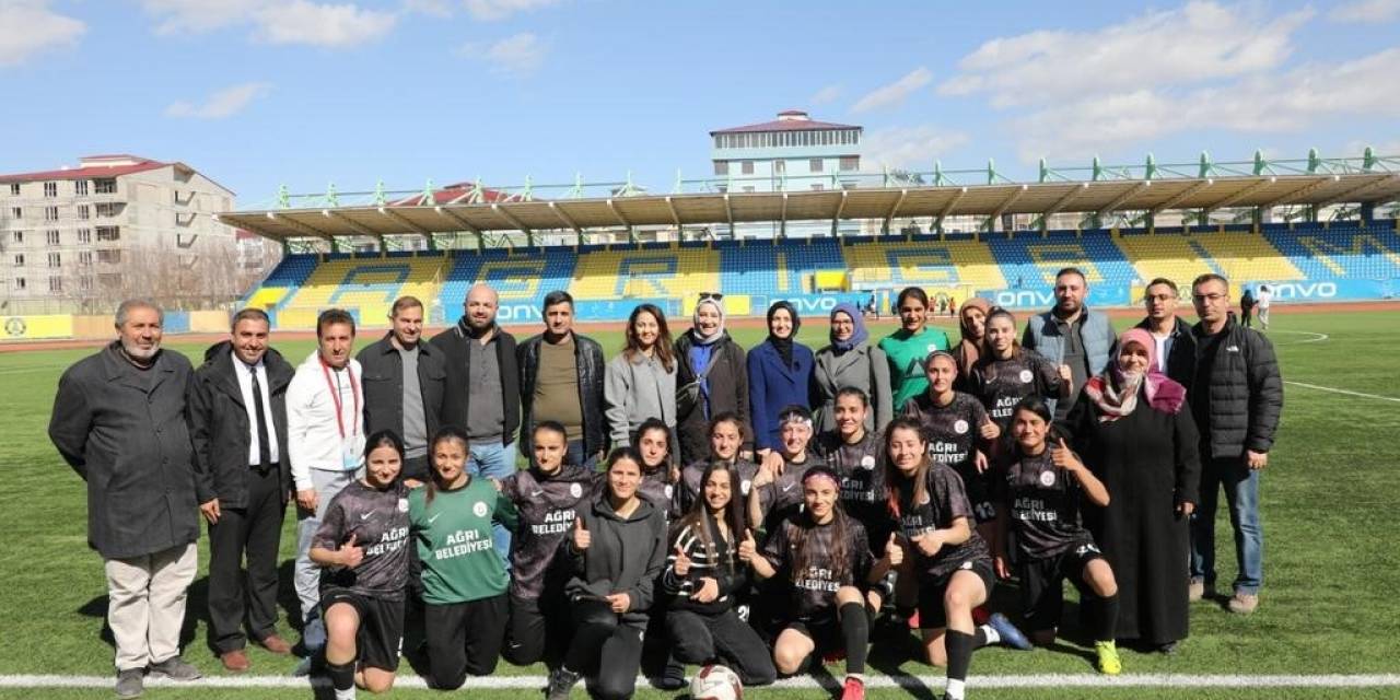 Ağrı’da Aile Ve Sosyal Politikalar Kız Futbol Takımı 76 Iğdır Spor’u Yendi