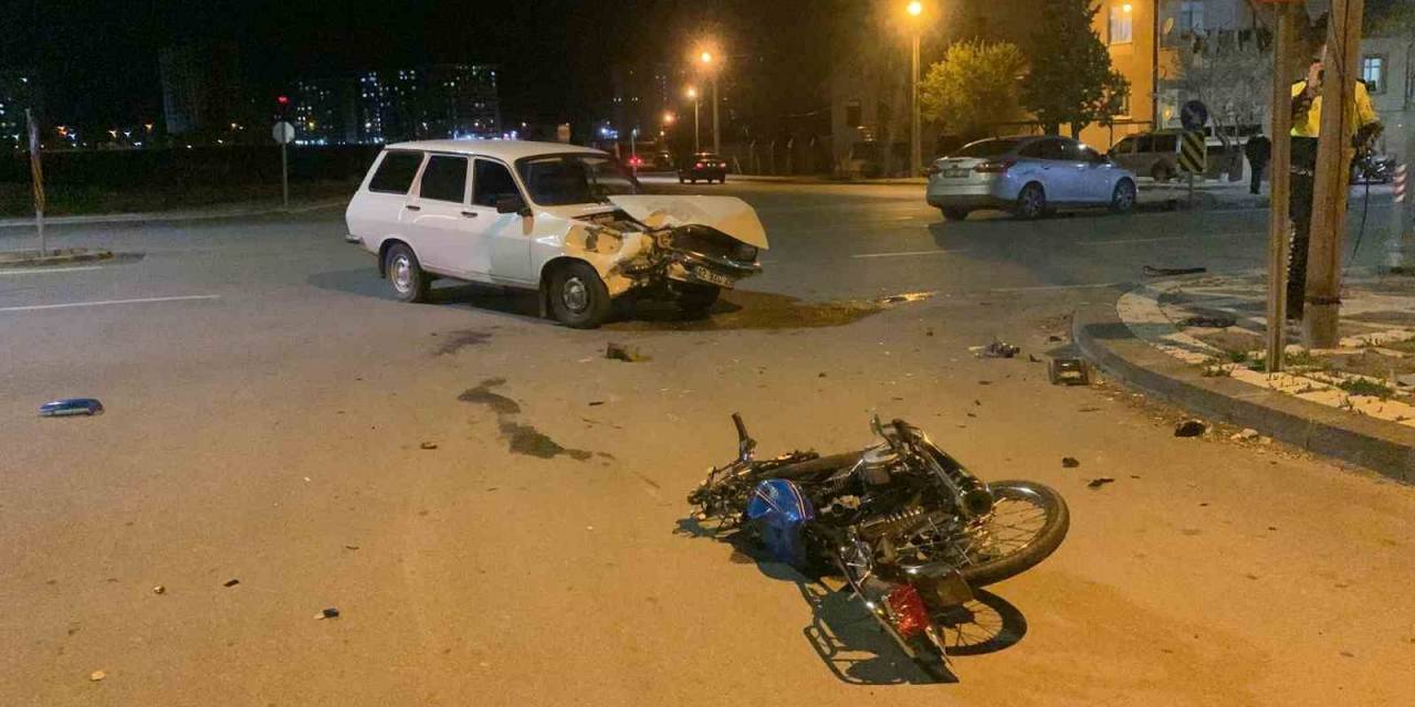 Otomobil İle Çarpışan Motosiklet Sürücüsü Hayatını Kaybetti