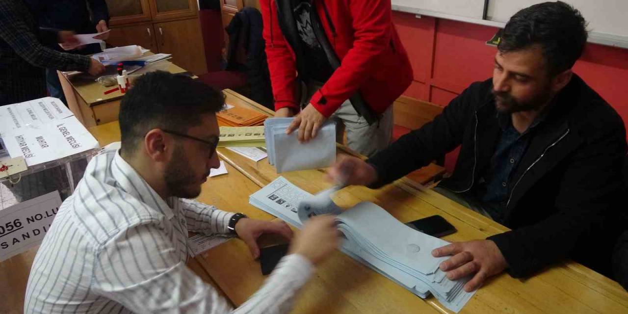 Bitlis’te Oy Kullanma İşlemi Başladı