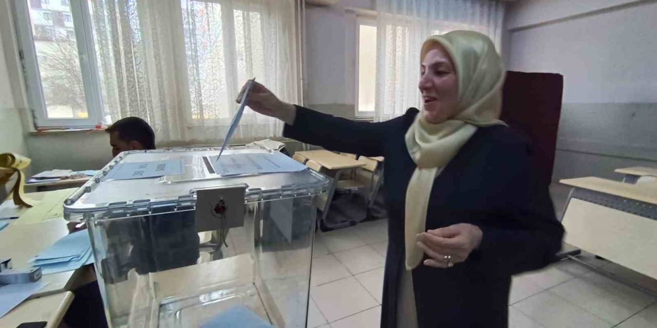 Van’da Oy Verme İşlemi Başladı