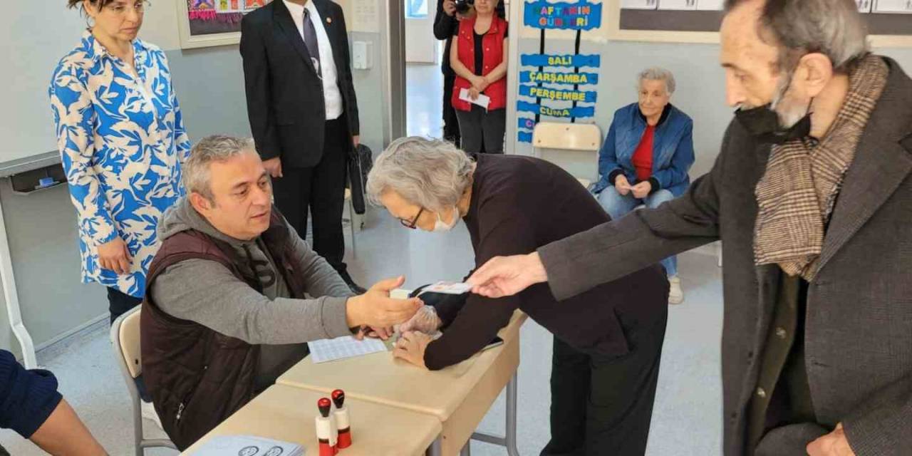 Türkiye Genelinde Oy Kullanma İşlemi Başladı