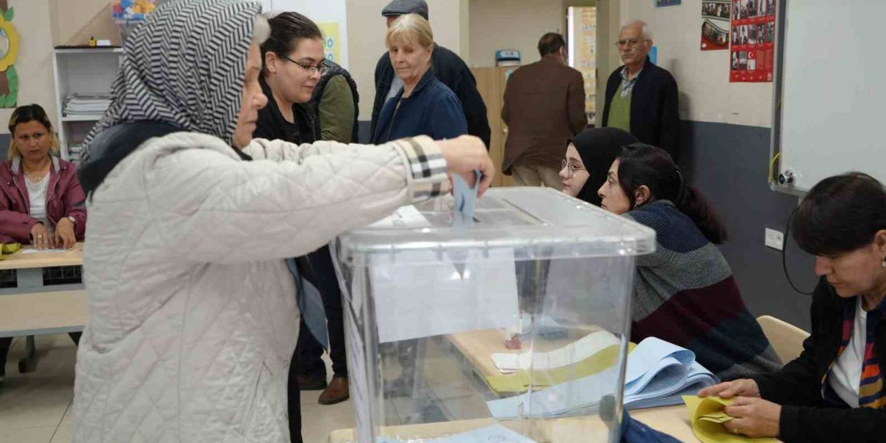 Balıkesir’de İlk Oylar Sandığa Atıldı