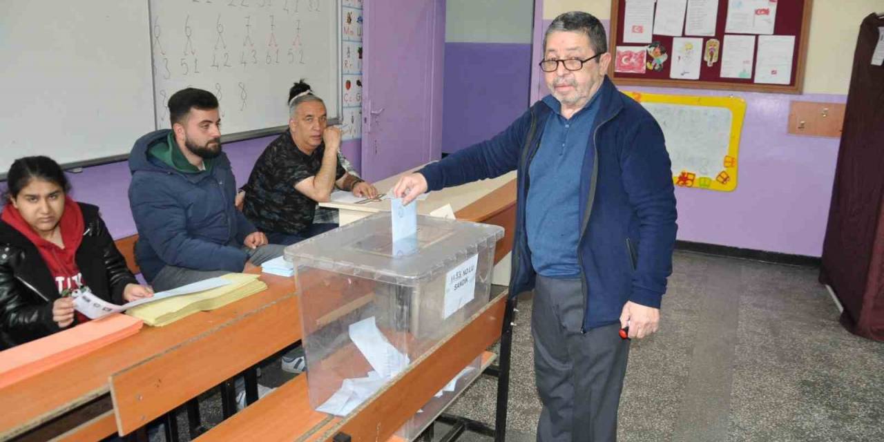 Kars’ta Vatandaşlar Oy Kullanmaya Başladı