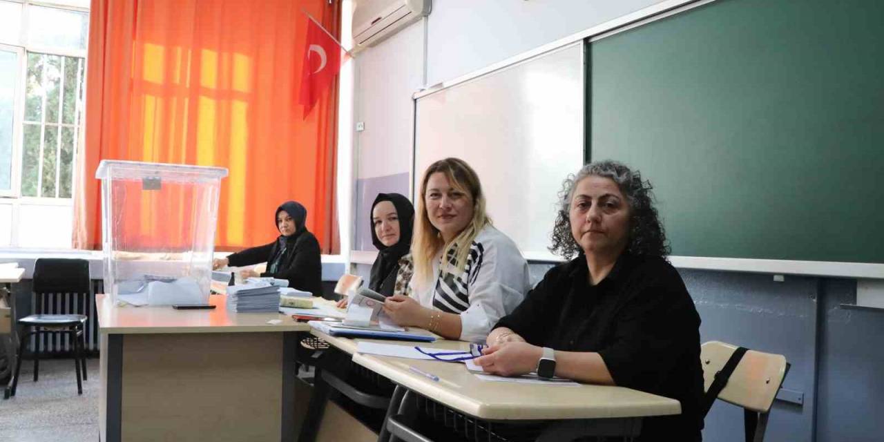 Denizli’de Seçmenler Oy Kullanmaya Başladı