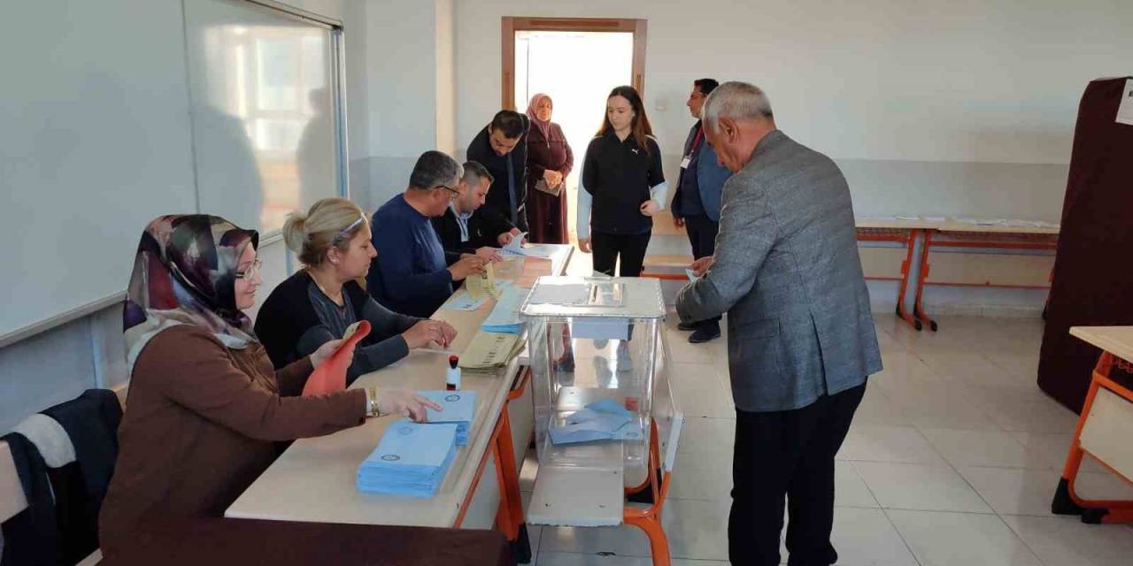 Kırşehir’de Vatandaşlar Erken Saatlerden İtibaren Sandık Başına Gitti