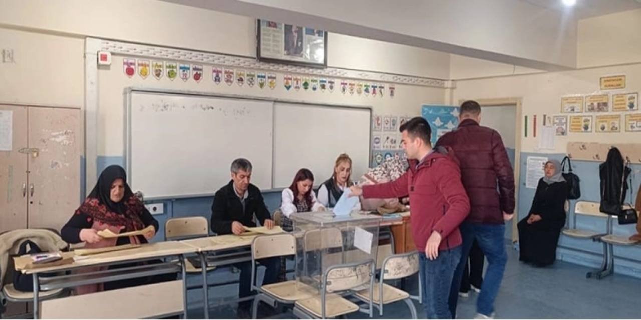 Hakkarililer Sandık Başında