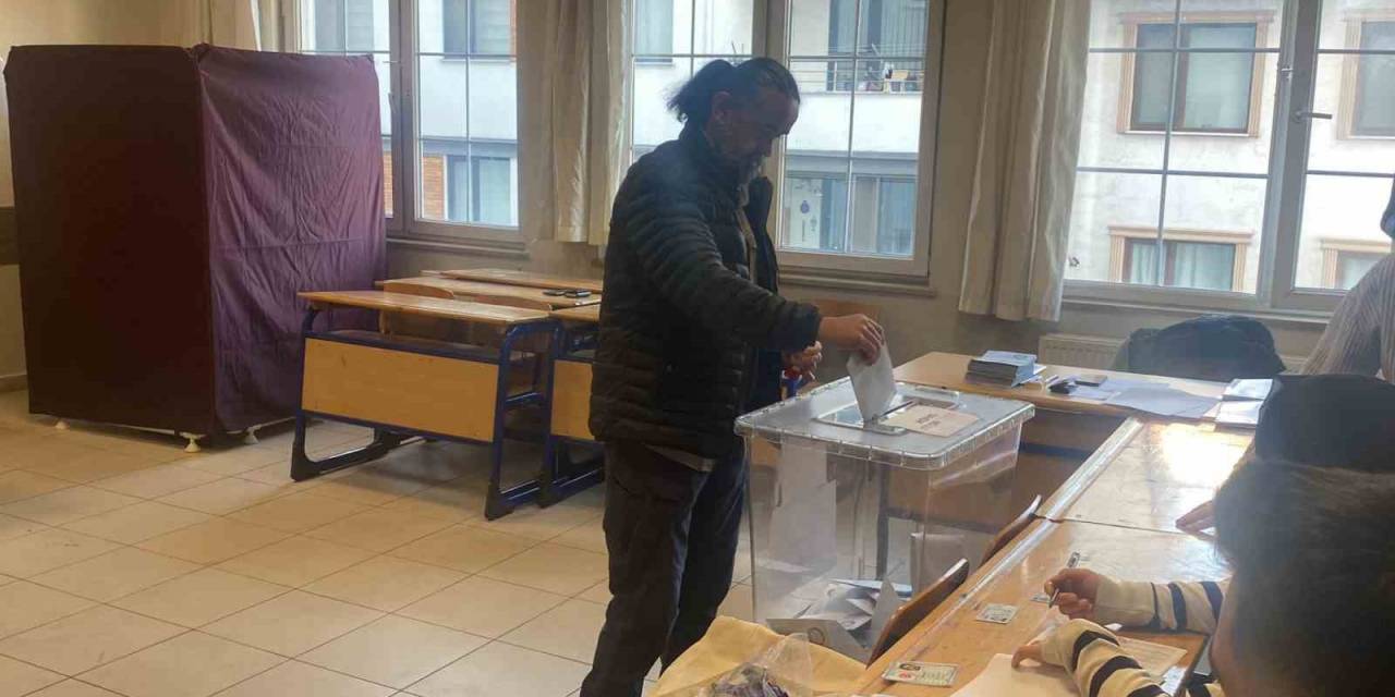 Düzce’de Oy Kullanma Başladı