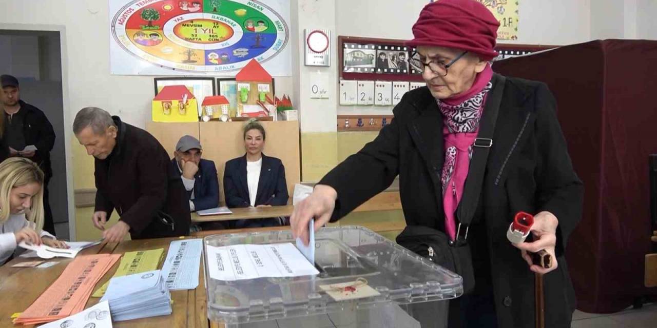 Yalova’da Oy Kullanma İşlemi Başladı