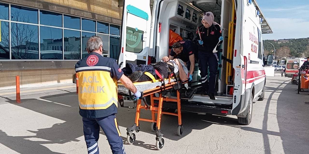 Parkta Yürüdüğü Sırada Fenalaşan Adam Hastaneye Kaldırıldı