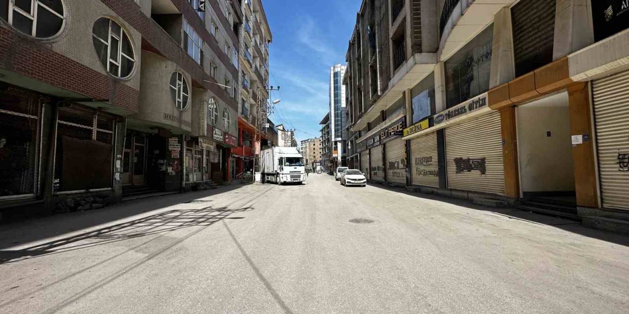 Yüksekova’da Seçimler Nedeniyle Sokaklar Boş Kaldı