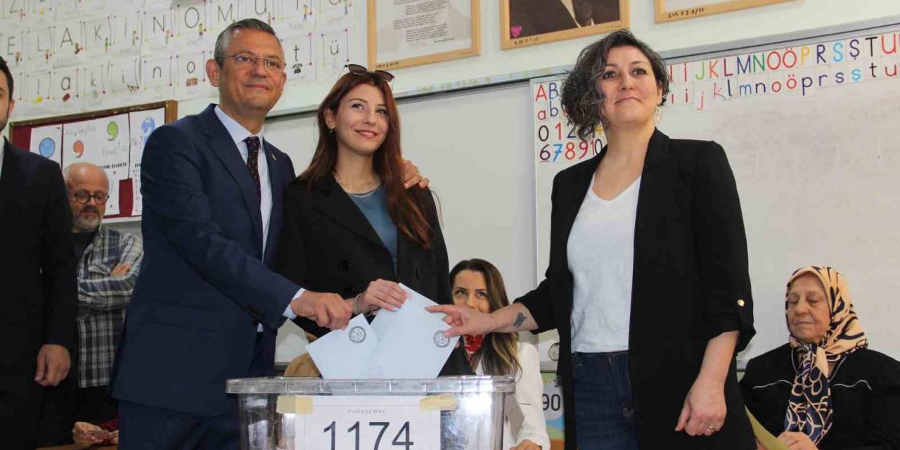 Chp Genel Başkanı Özel Oyunu Manisa’da Kullandı