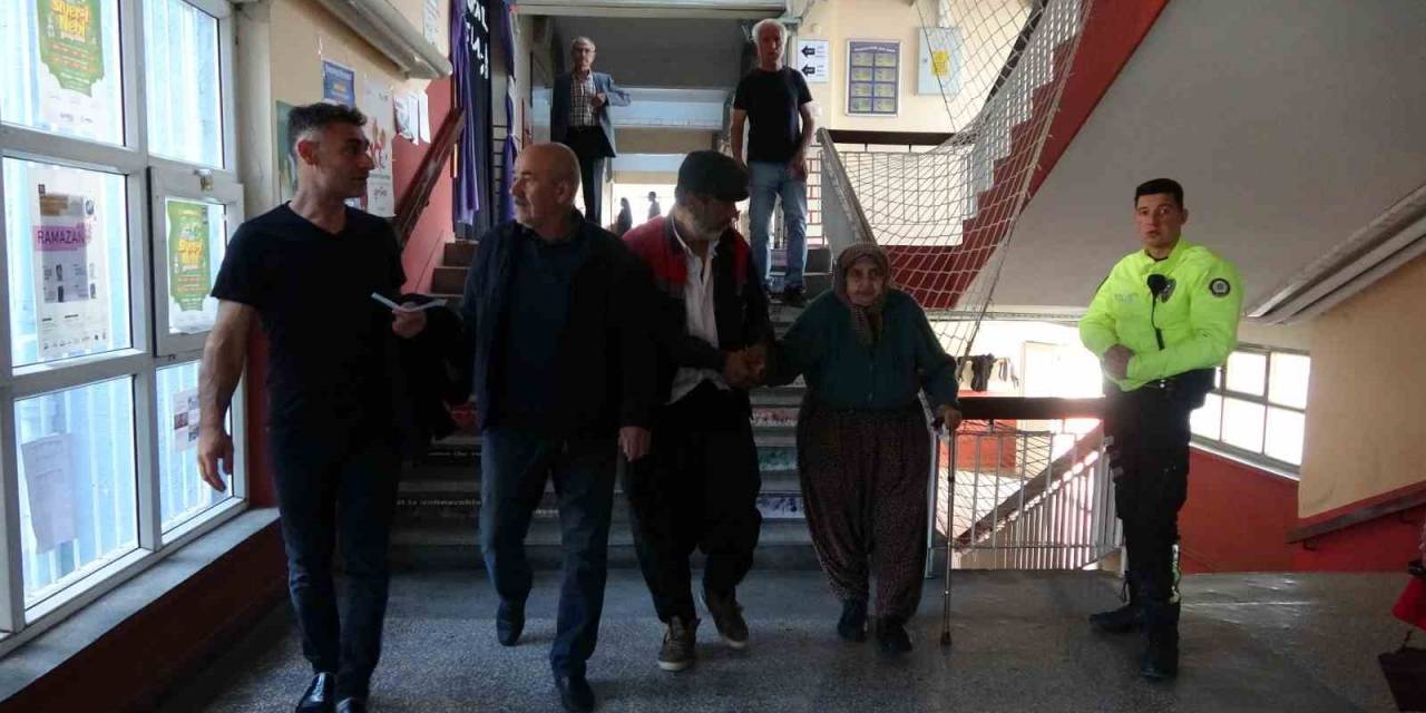 Kozan’da Tarihi Okullarda Seçim Heyecanı Yaşanıyor