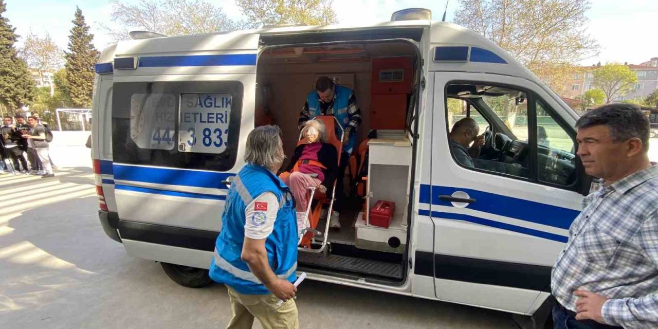Çanakkale’de Beyin Kanaması Geçiren Hasta Taşıma Sedyeyle Gelerek Oy Kullandı