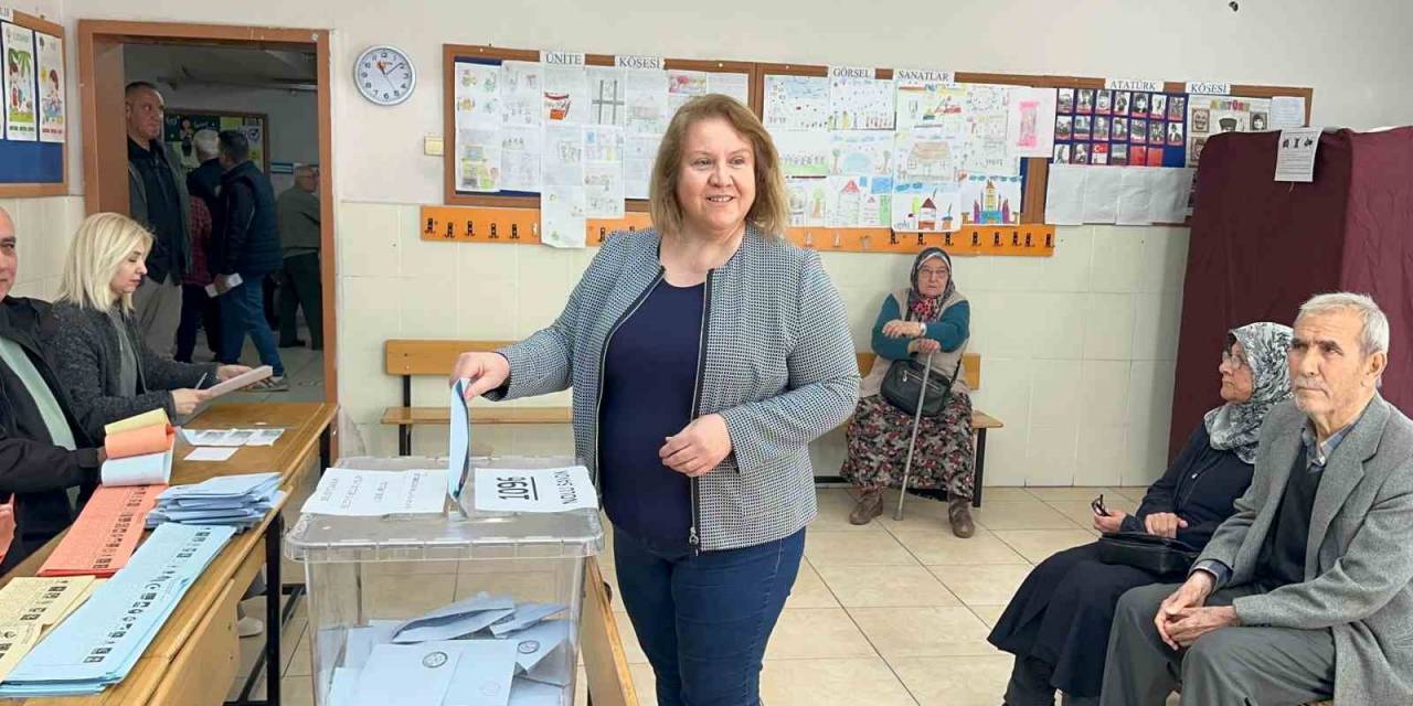 Uşak Protokolü Ve Siyasiler Tercihlerini Yaptı