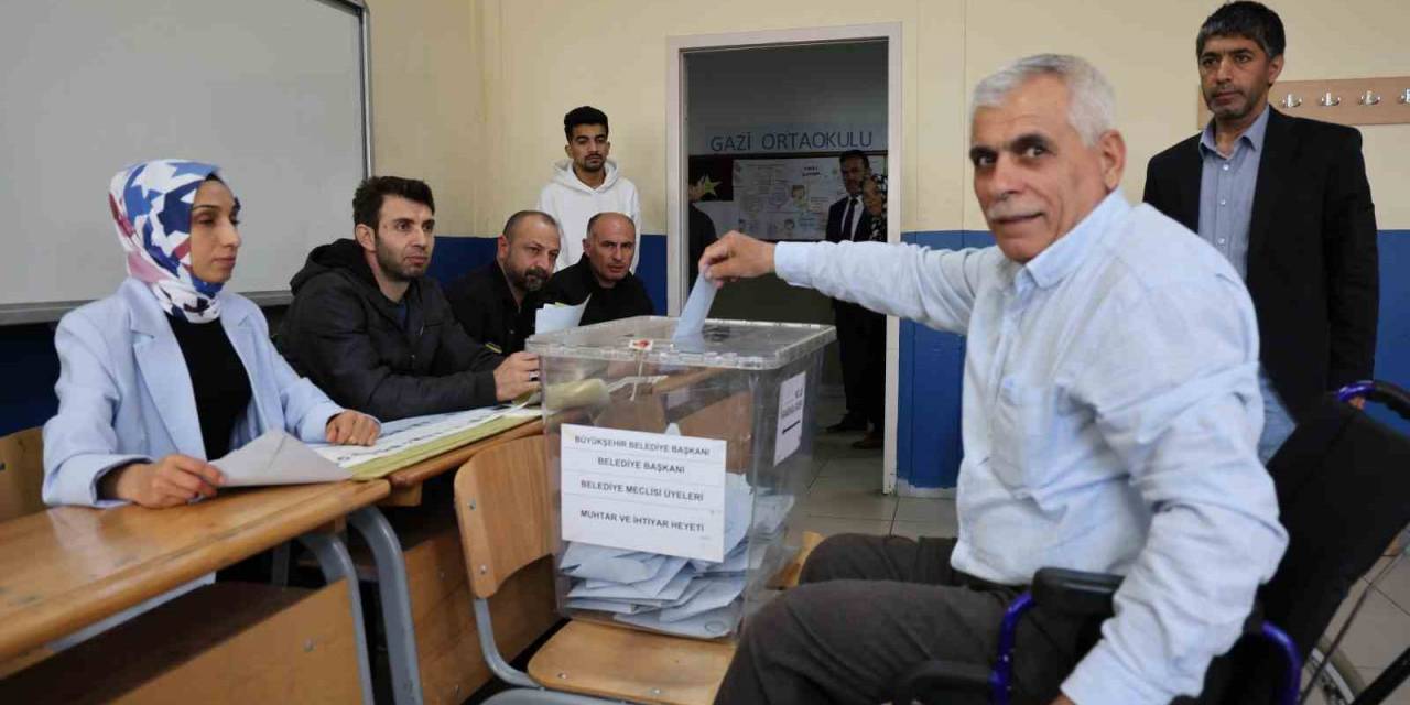 Ailesini Depremde Kaybeden Engelli Depremzede Oyunu Kullandı