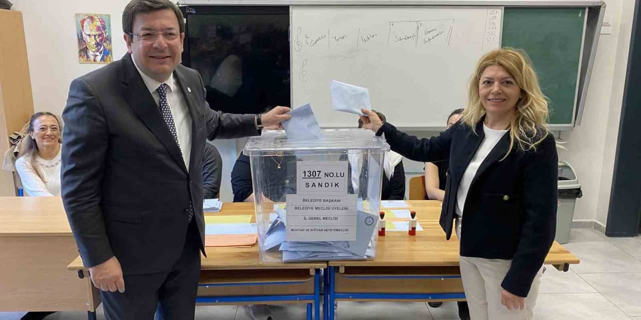 Chp Çanakkale Belediye Başkan Adayı Muharrem Erkek Oyunu Kullandı