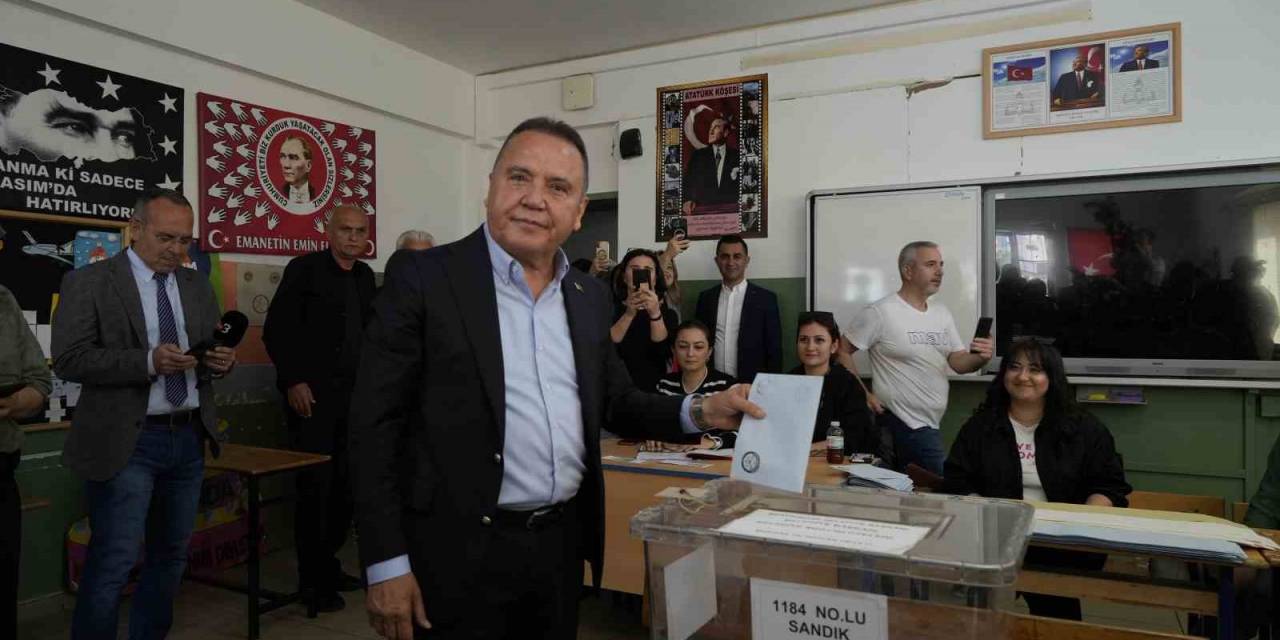 Başkan Böcek: "Seçimlerin Antalya’ya Hayırlı Olmasını Dilerim"