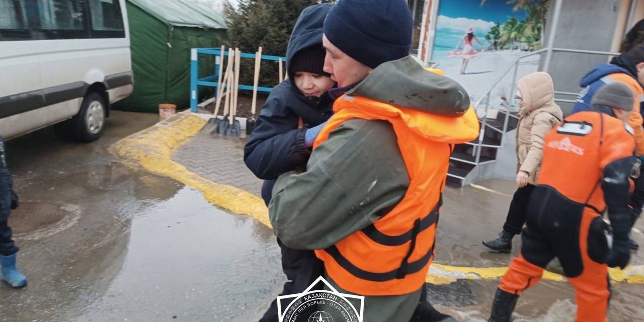 Kazakistan’da Sel: Binlerce Kişi Helikopterle Tahliye Edildi