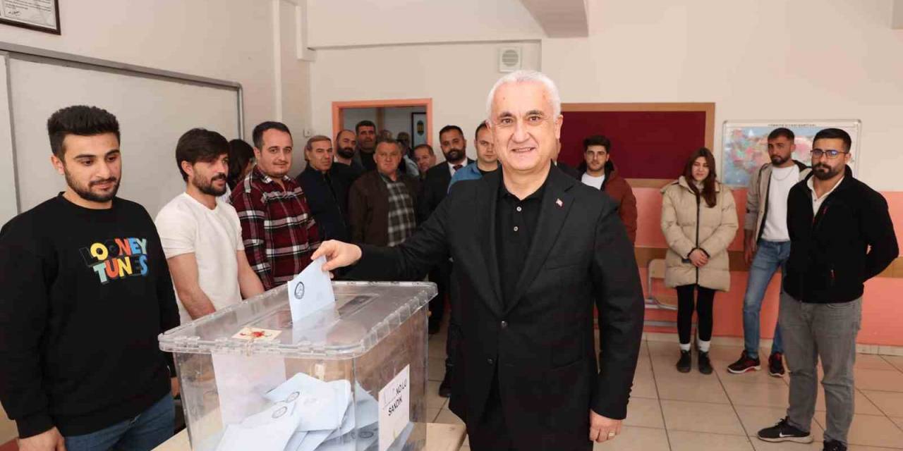 Muş Valisi Çakır, Oyunu Kullandı