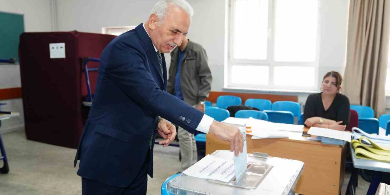 Ümraniye Belediye Başkanı İsmet Yıldırım, Oyunu Kullandı