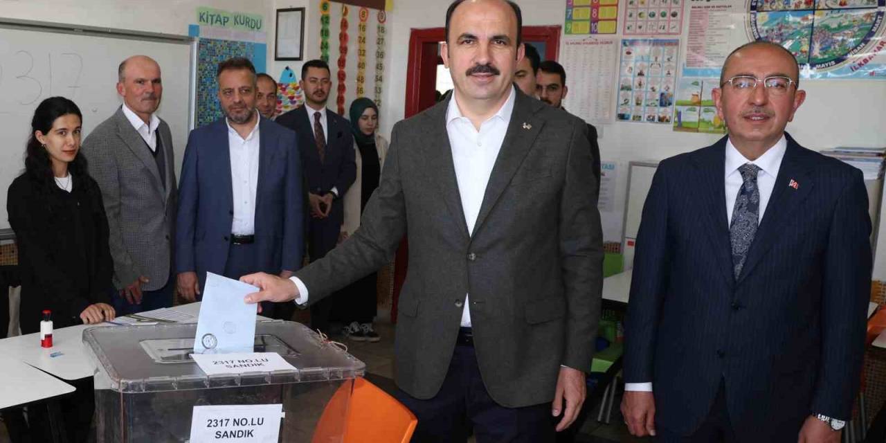 Başkan Altay, 31 Mart Mahalli İdareler Genel Seçimleri İçin Oyunu Kullandı