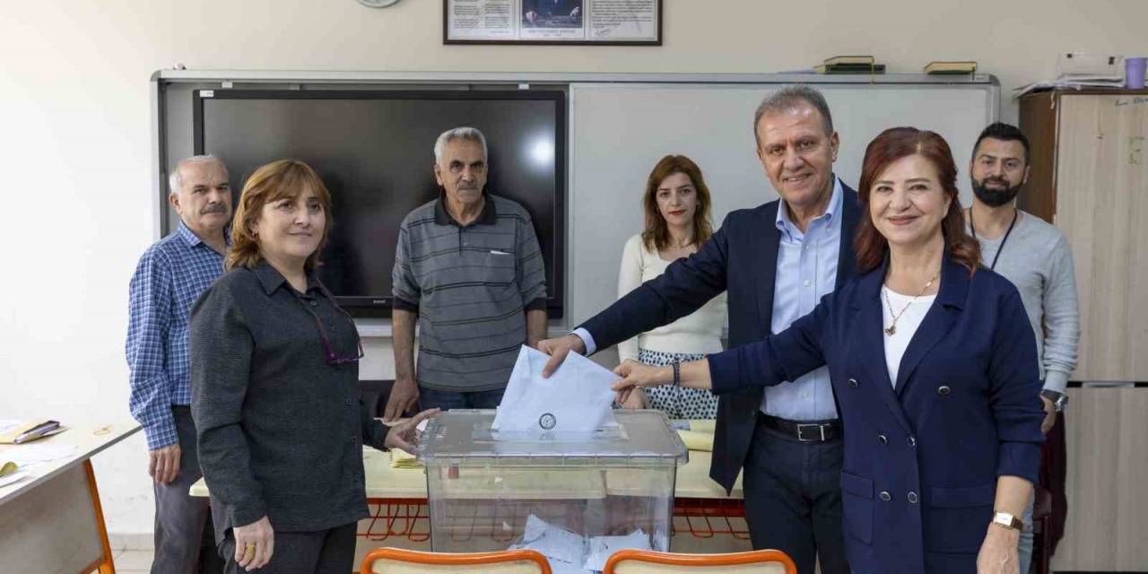 Mersin’de Büyükşehir Belediye Başkan Adayları Oylarını Kullandı