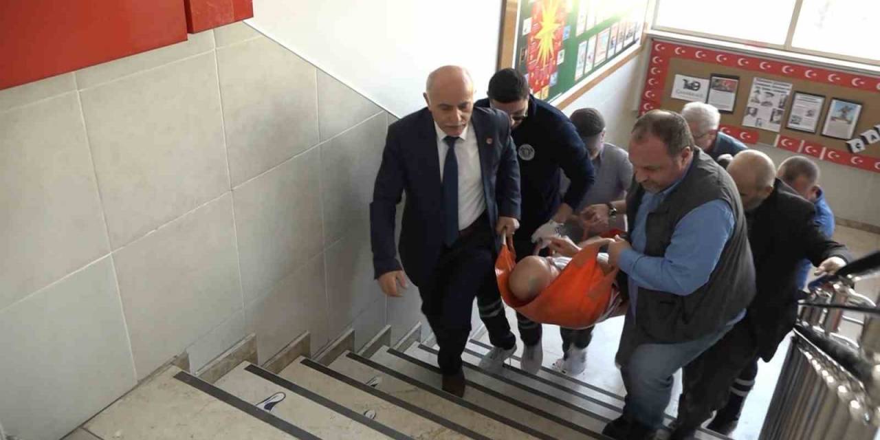 Engelli Ve Yatalak Hastalar Sedye İle Oy Kullandı