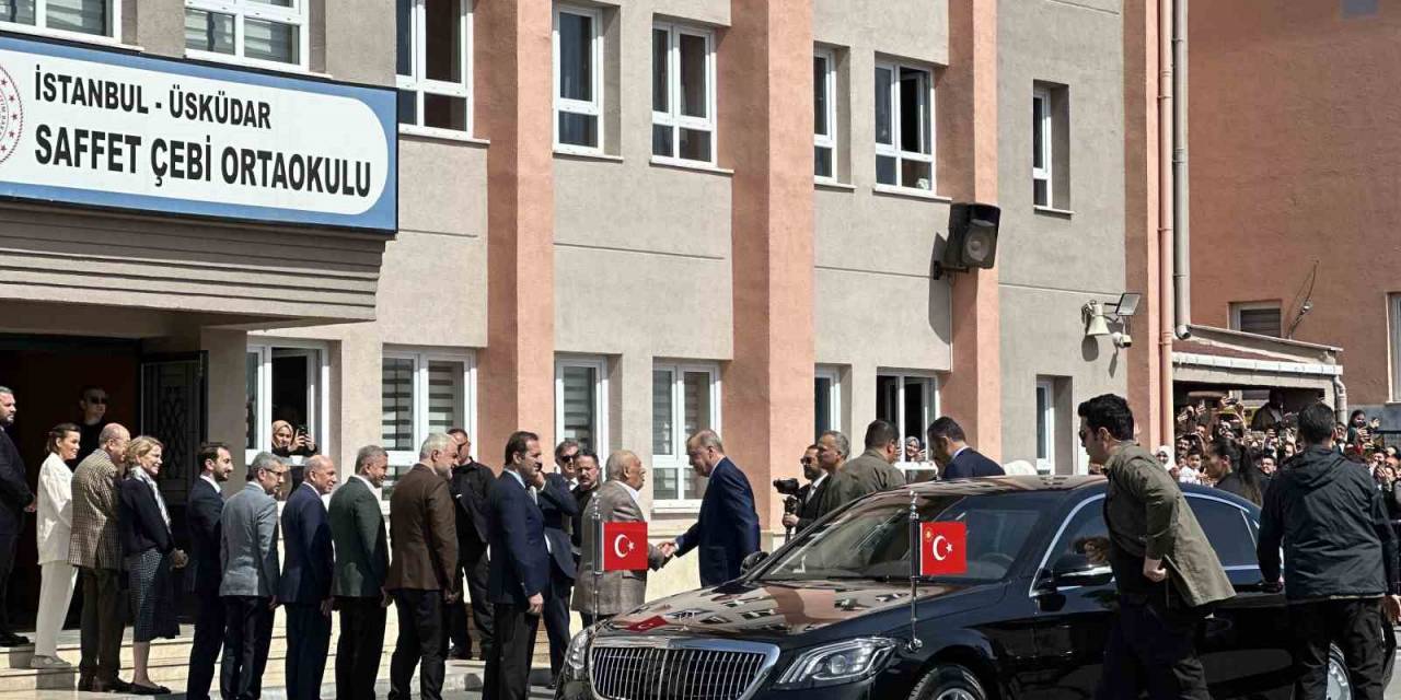 Cumhurbaşkanı Recep Tayyip Erdoğan, Oyunu Üsküdar’da Kullandı