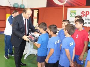 Güreş Federasyonu’ndan Öğrencilere Ekipman Desteği