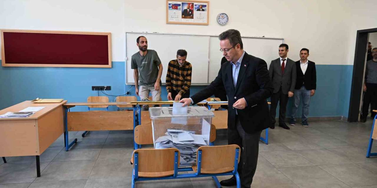 Manisa Valisi Ünlü Oyunu Kullandı