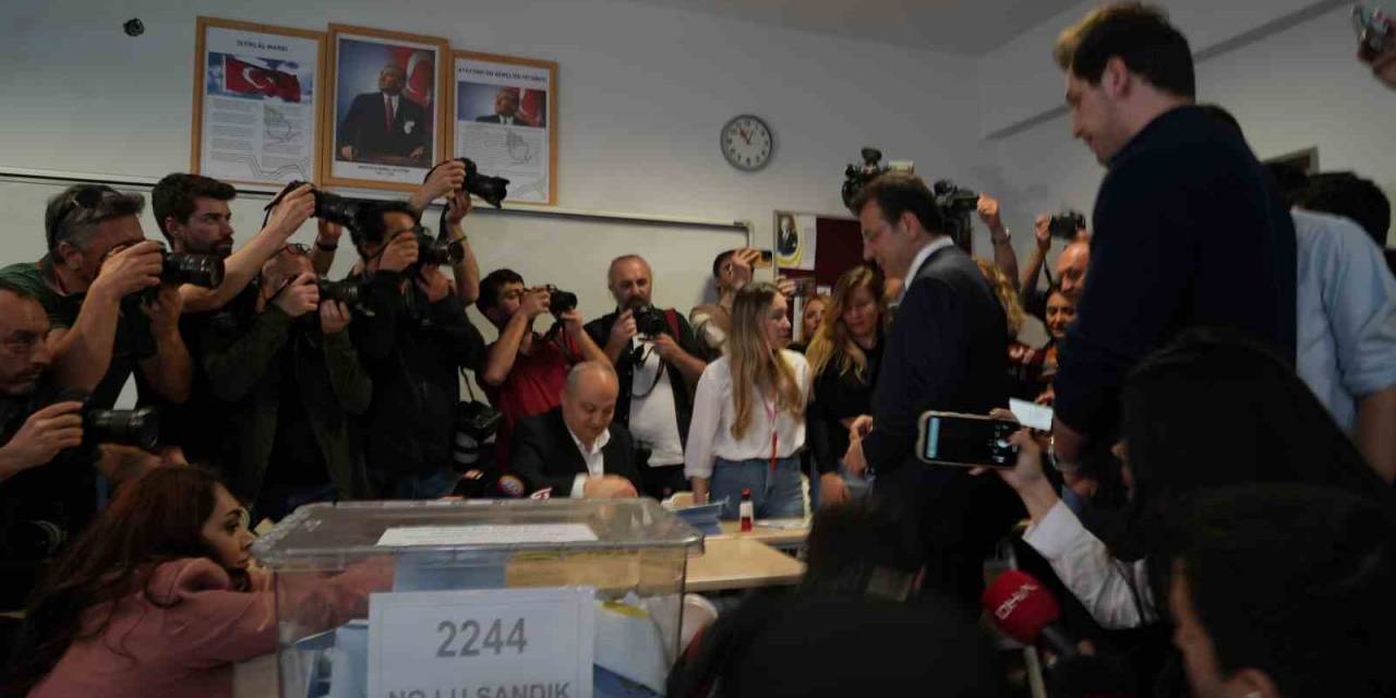 İbb Başkan Adayı Ekrem İmamoğlu, Oyunu Ailesiyle Birlikte Kullandı