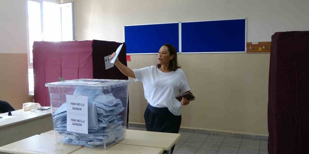 Hülya Avşar Oyunu Kullandı