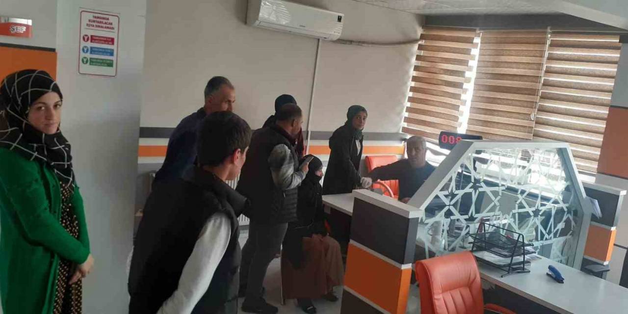 Kimliğini Kaybeden Seçmenler Soluğu Nüfus Müdürlüklerinde Aldı