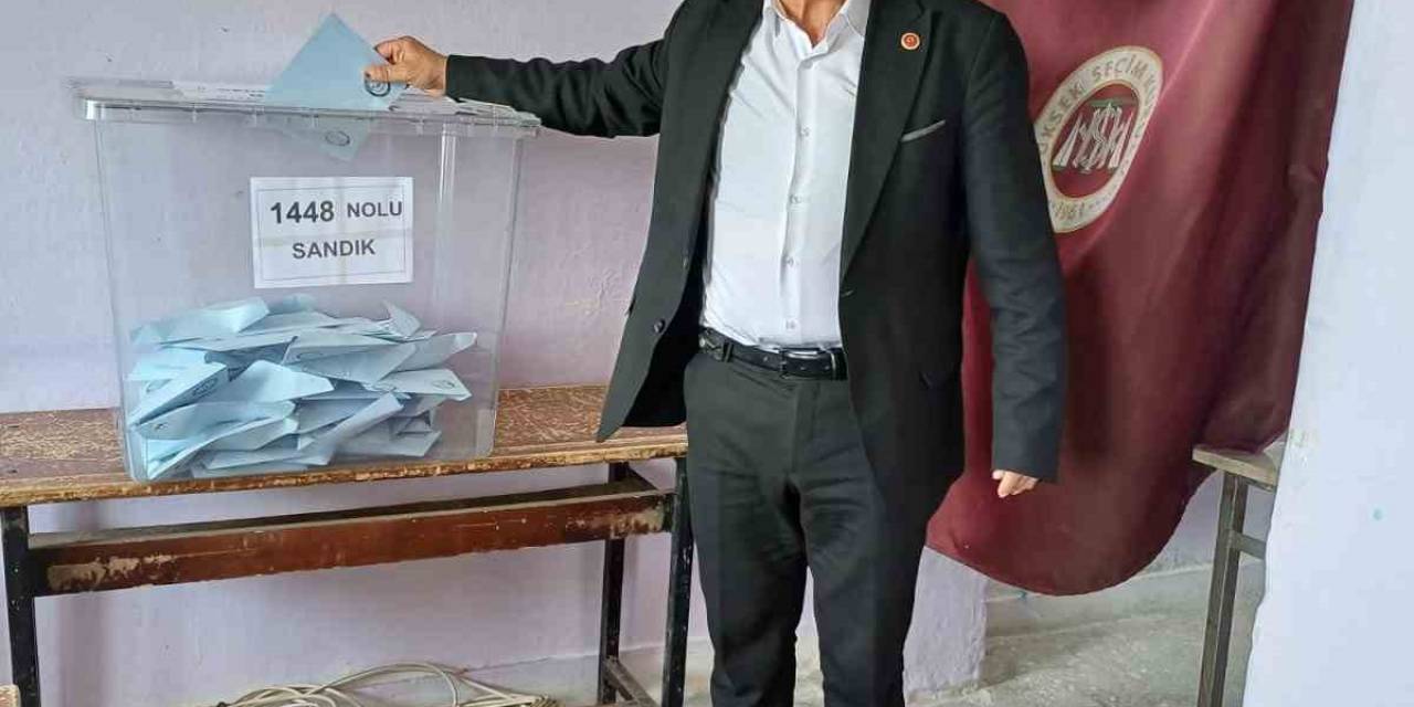 Elazığ’da 173 Seçmenli Köy Muhtarı Seçim Bitmeden Kazandığını İlan Etti