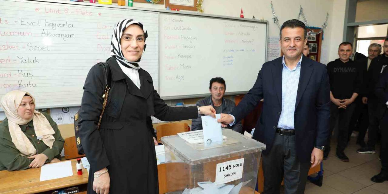 Halit Doğan, Ailesi İle Birlikte Oyunu Kullandı