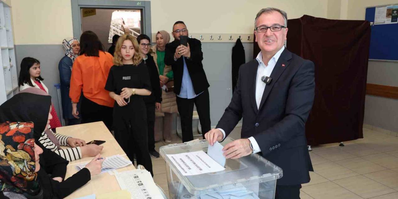 Başkan Özdoğan: “Demokrasi Şöleni İçerisinde Geçen Bir Seçim Gününü Yaşıyoruz”