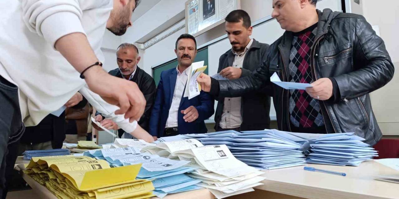 Van’da Oy Sayım İşlemleri Başladı