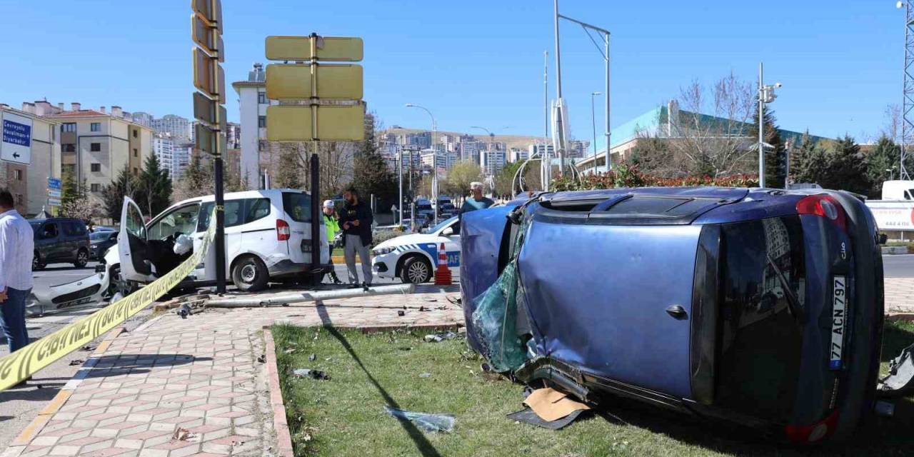 Elazığ’da Trafik Kazası: Önce Araca Ardından Anne Ve Kızına Çarptı