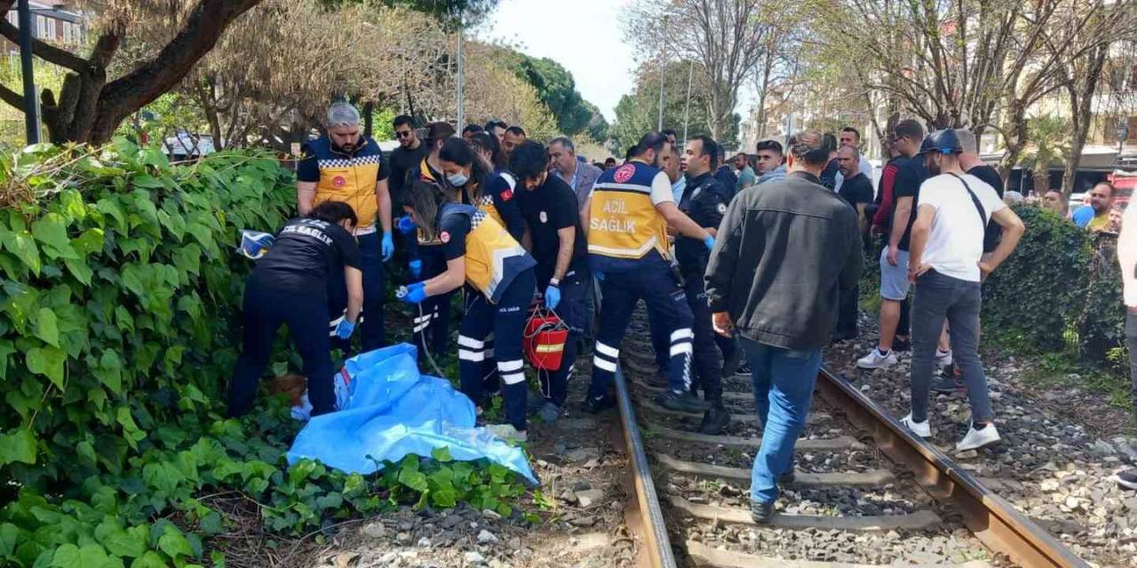 Manisa’da Yolcu Trenin Çarptığı Kadın Hayatını Kaybetti