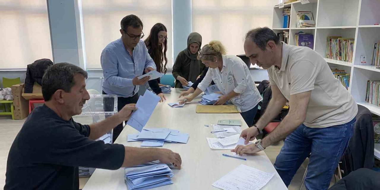 Çanakkale’de Sandıklar Açılmaya Başlandı